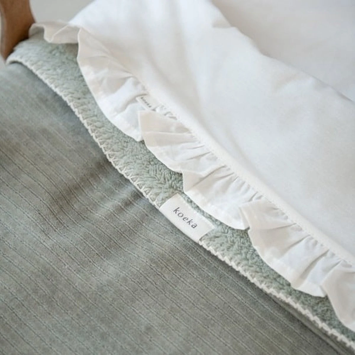 Koeka Baby Lakentje Ledikant Ruffle - Wit 110x140cm - Afbeelding 2