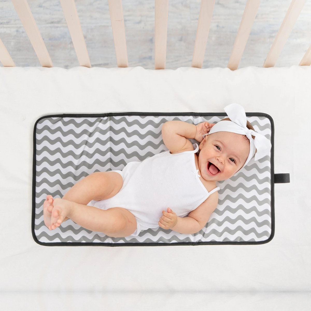 Brisby Slijtvaste Luiertas - Verzorgingstas Groot -Zwart - Inclusief Verschoonmatje - Isoleervakken - Fopspeen Houder - Makkelijk Te Bevestigen Aan De Kinderwagen - Afbeelding 7