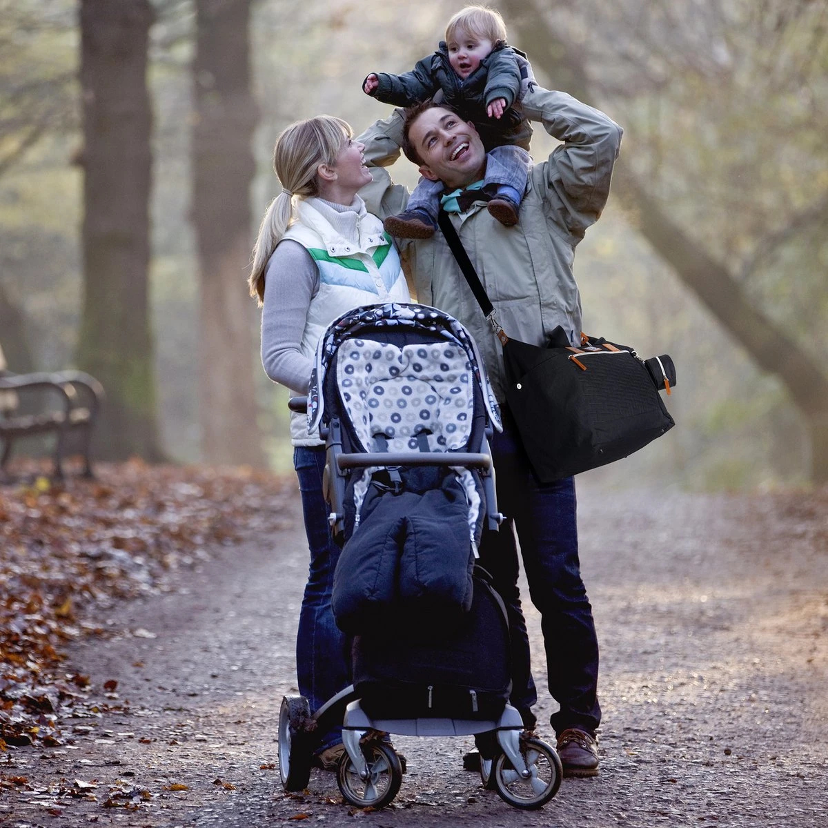 Brisby Slijtvaste Luiertas - Verzorgingstas Groot -Zwart - Inclusief Verschoonmatje - Isoleervakken - Fopspeen Houder - Makkelijk Te Bevestigen Aan De Kinderwagen - Afbeelding 8